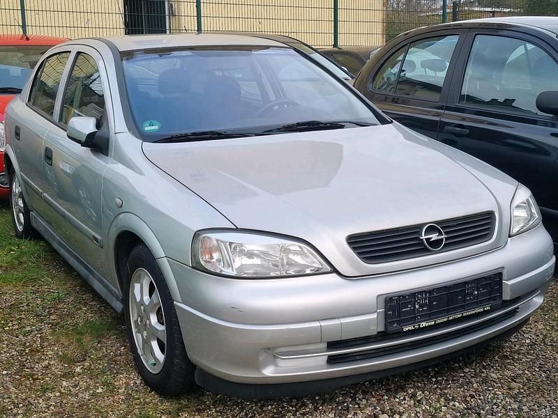 Gebraucht Opel Astra 84 PS (61 kW) 2001 Silber Limousine