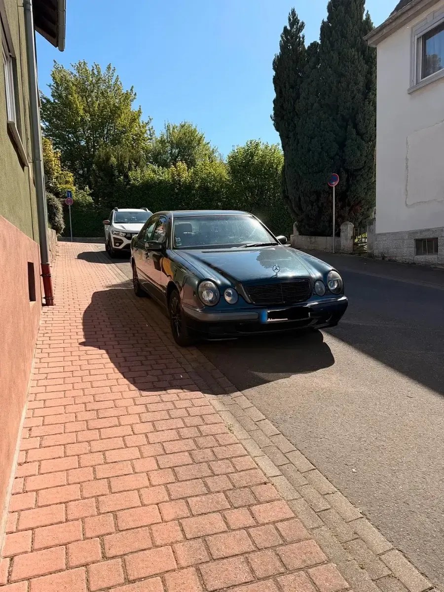 Second-hand Mercedes E200 163 CP (119 kW) 2004 Albastru Berlinǎ