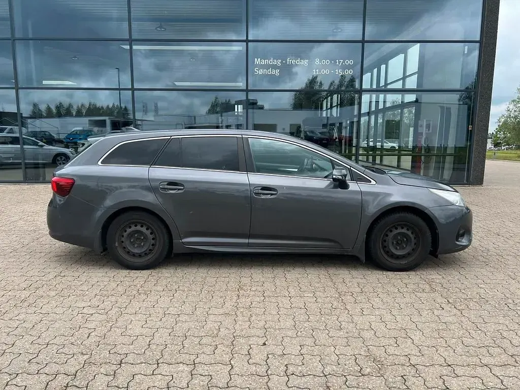 Gebraucht Toyota Avensis Comfort 147 PS (108 kW) 2016 Kombi