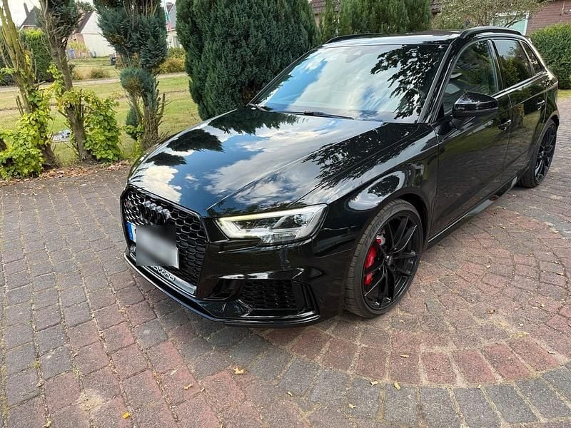 Schwarz Gebraucht 2019 Audi RS3 Design Kleinwagen | 38.500 € (Etwas zu teuer) - Bild 1/4