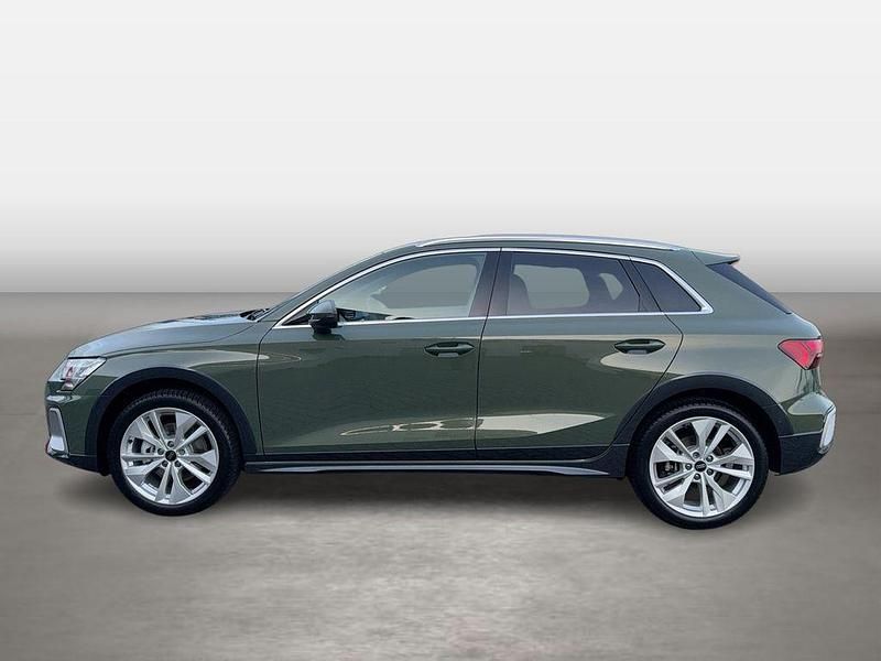 Gebraucht Audi A3 Ambiente 150 PS (110 kW) 2025 Distriktgrün metallic Limousine