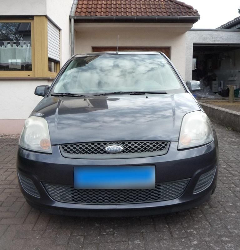 Gebraucht Ford Fiesta Ambiente 60 PS (44 kW) 2008 Grau Kleinwagen