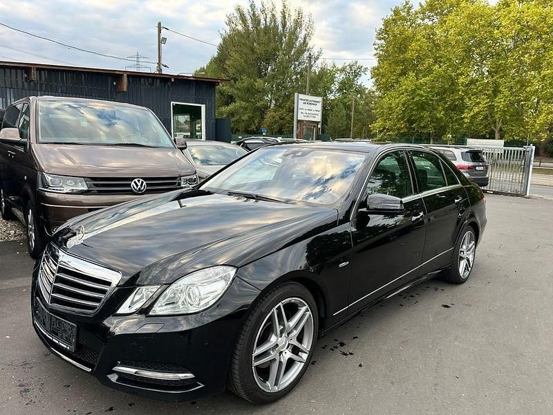 Schwarz Gebraucht 2010 Mercedes E350 Limousine | 10.999 € (Fairer Preis) - Bild 1/4