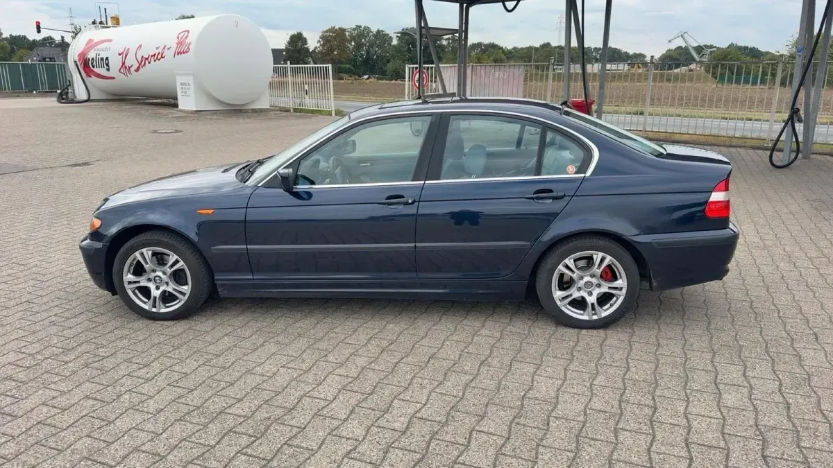 Gebraucht BMW 320 170 PS (125 kW) 2002 Blau Limousine