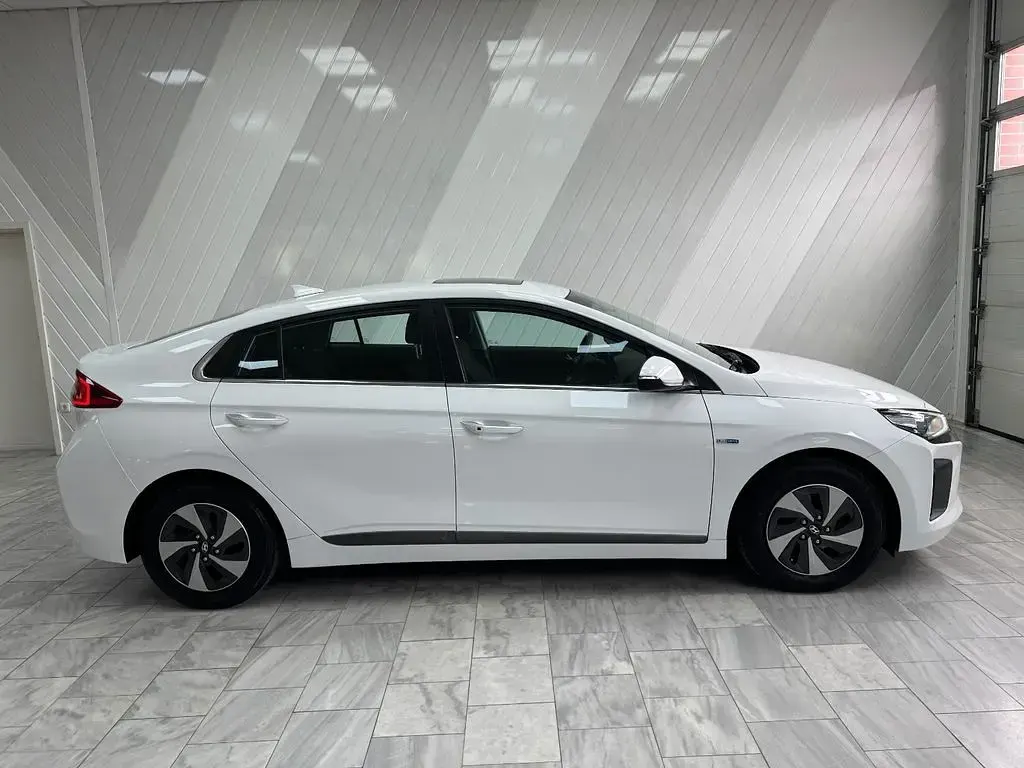 Gebraucht Hyundai Ioniq Style 105 PS (77 kW) 2017 Weiß Kleinwagen