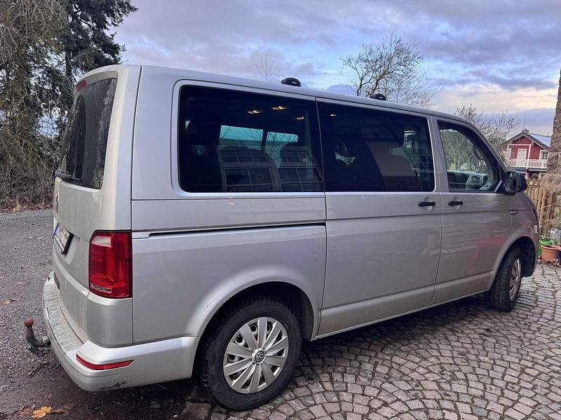 Gebraucht VW T6 Trendline 150 PS (110 kW) 2018 Grau Van