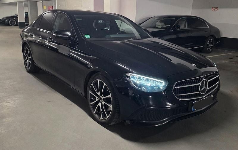 Gebraucht Mercedes E220 Avantgarde 200 PS (147 kW) 2022 Schwarz Limousine
