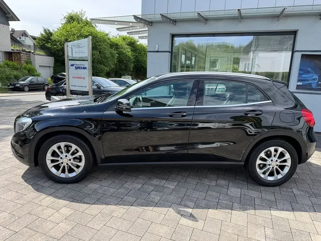 Gebraucht Mercedes GLA220 177 PS (130 kW) 2015 Nachtschwarz SUV