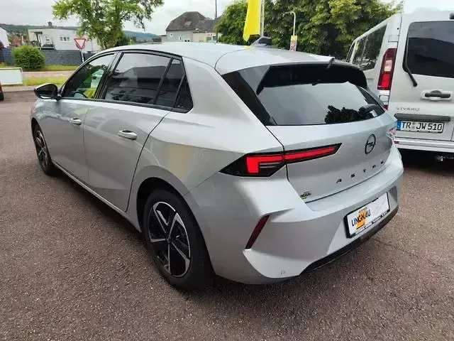 Gebraucht Opel Astra 131 PS (96 kW) 2025 Silber Kleinwagen
