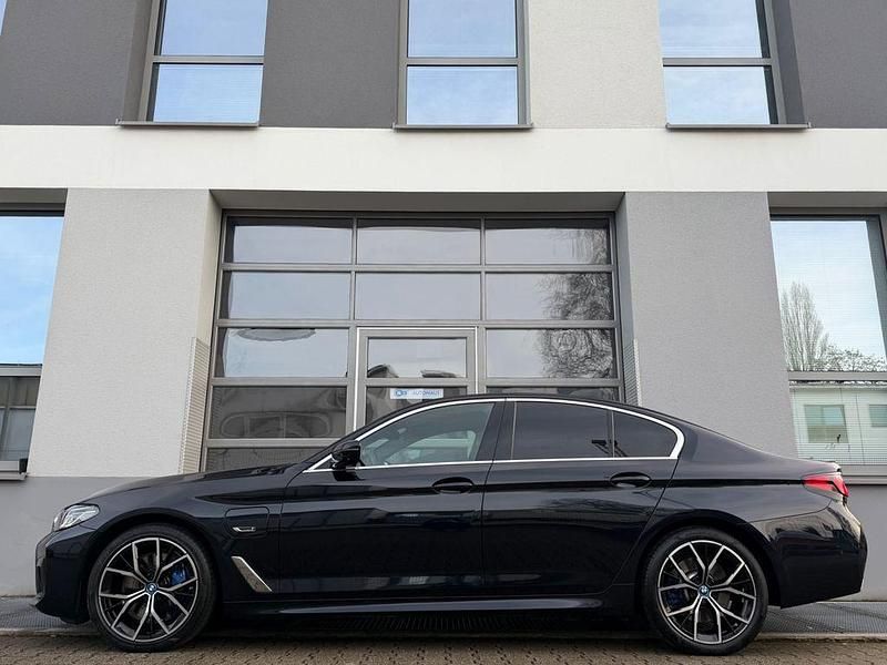 Gebraucht BMW 545e M Sport 394 PS (289 kW) 2022 Schwarz Limousine