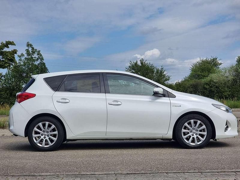 Gebraucht Toyota Auris Hybrid Lounge 99 PS (72 kW) 2016 Weiß Kombi