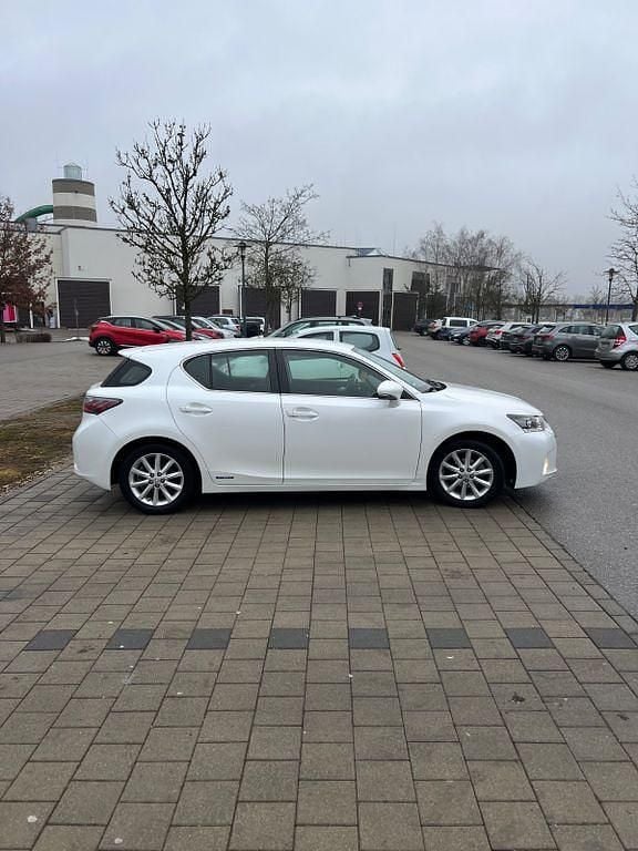 Gebraucht Lexus CT200h Dynamic Line 99 PS (72 kW) 2011 Weiß Limousine
