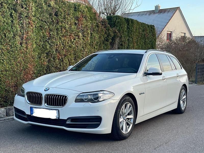 Weiß Gebraucht 2015 BMW 520 Performance Limousine | 11.200 € (Fairer Preis) - Bild 1/4