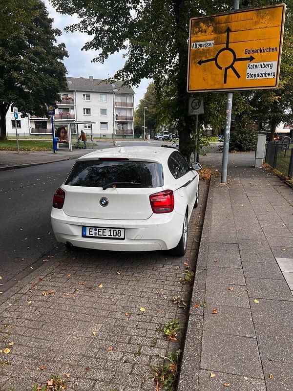 Weiß Gebraucht 2013 BMW M1 Sport Line Coupé | 7.500 € - Bild 1/4