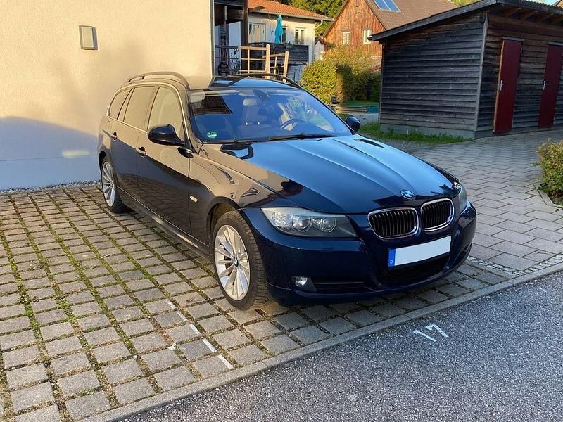Gebraucht BMW 330 245 PS (180 kW) 2009 Blau Limousine