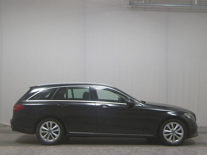 Gebraucht Mercedes C220 Avantgarde 194 PS (142 kW) 2020 Schwarz Limousine