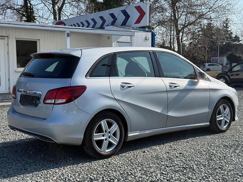 Gebraucht Mercedes B180 109 PS (80 kW) 2015 Silber Van / Kleinbus