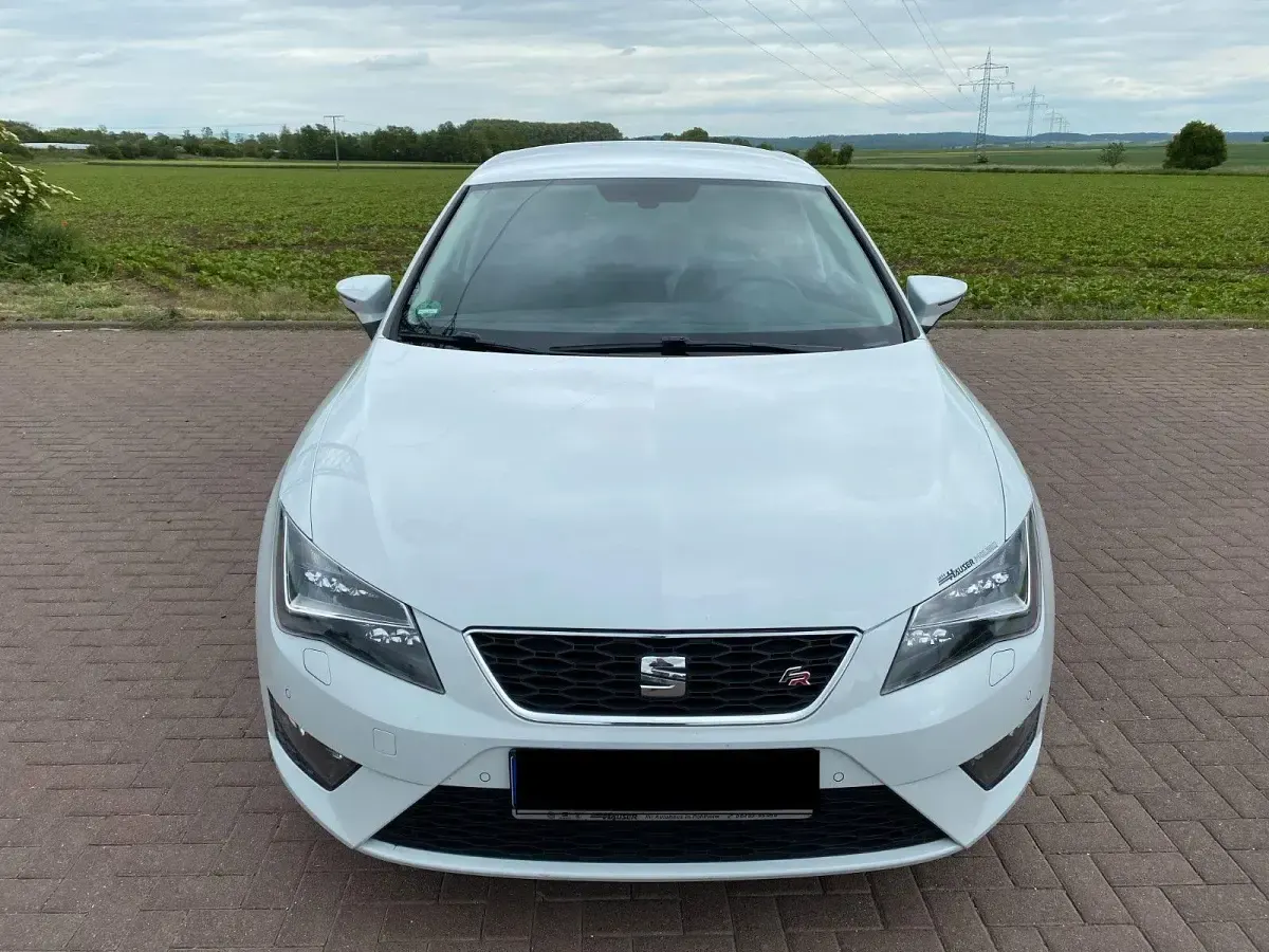 Używany Seat Leon FR 150 KM (110 kW) 2015 Biały Sedan/Limuzyna