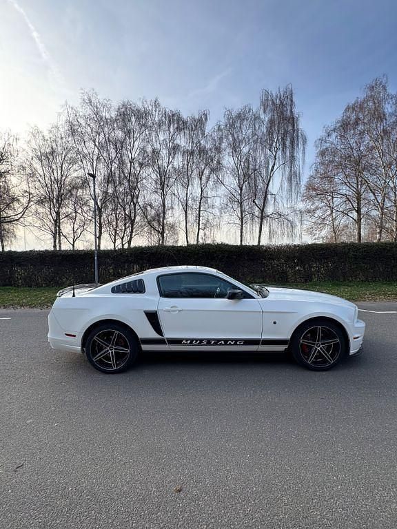 Gebraucht Ford Mustang 305 PS (224 kW) 2013 Weiß Coupé