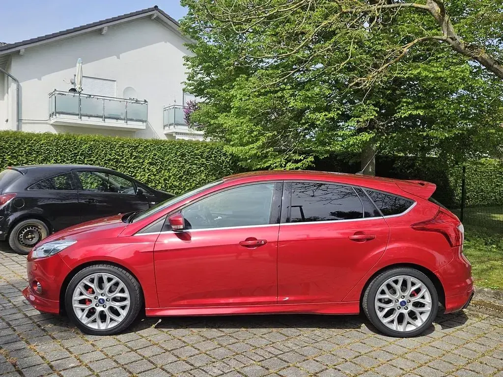 Gebraucht Ford Focus Titanium X 125 PS (91 kW) 2014 Rot Limousine