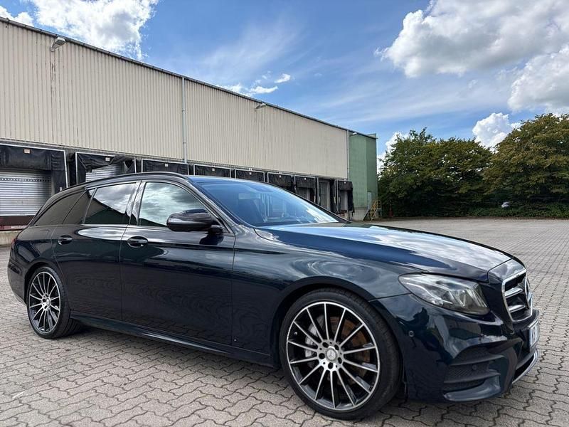 Blau Gebraucht 2017 Mercedes E350 AMG Limousine | 16.065 € (Superpreis) - Bild 1/4