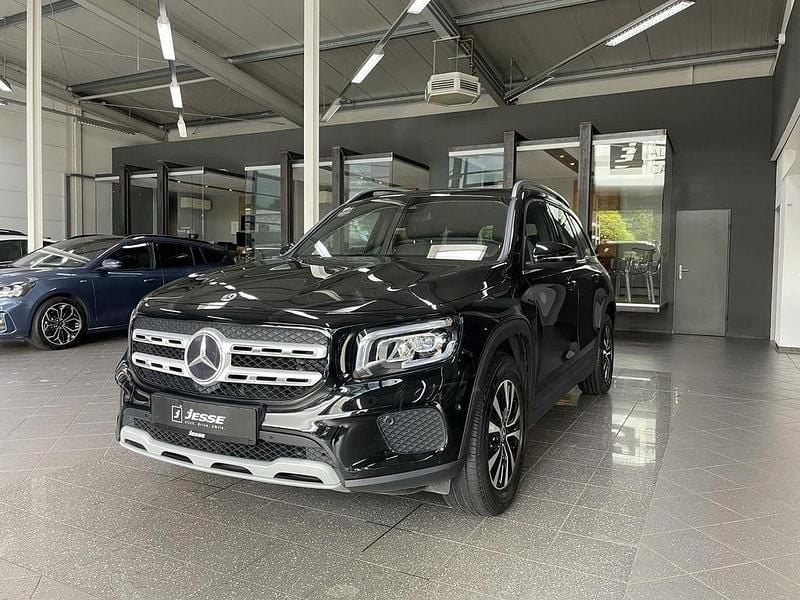 Nachtschwarz unilack Gebraucht 2023 Mercedes GLB180 Style SUV | 28.490 € (Guter Preis) - Bild 1/4