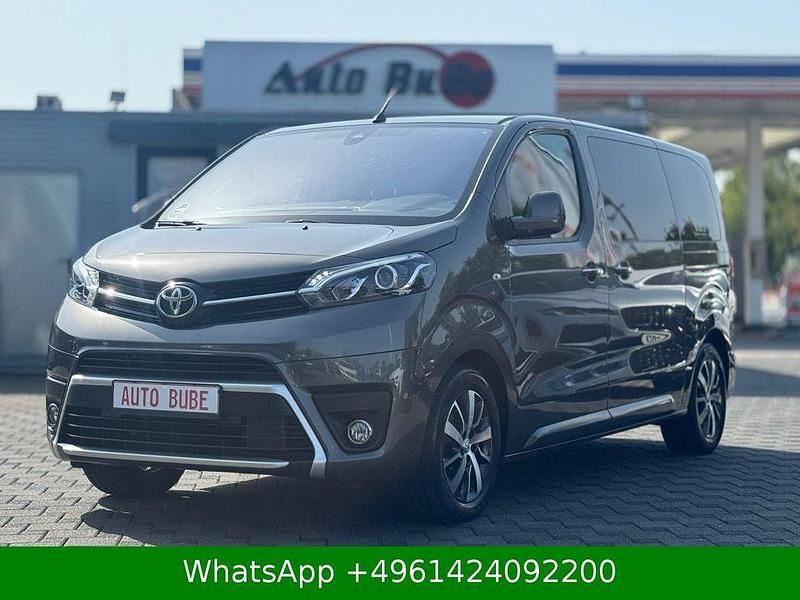 Basaltgrau Gebraucht 2023 Toyota Proace Verso Team Kombi | 40.900 € (Fairer Preis) - Bild 1/4