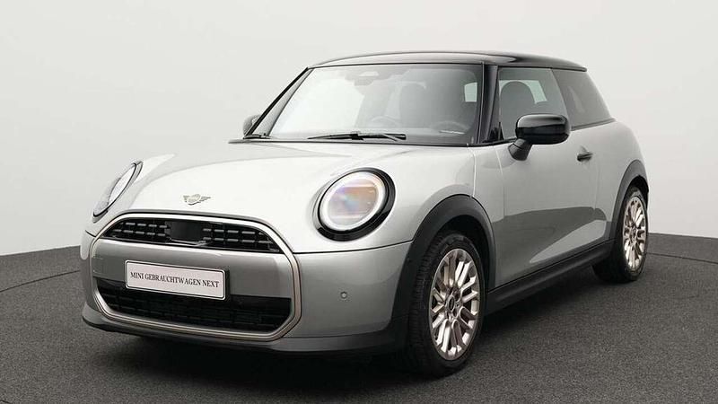 Grau Gebraucht 2024 Mini Cooper Favoured Kleinwagen | 25.541 € (Guter Preis) - Bild 1/4
