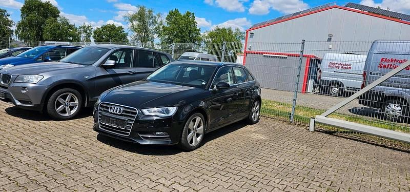 Schwarz Gebraucht 2013 Audi A3 Sportback Kombi | 9.800 € (Fairer Preis) - Bild 1/4