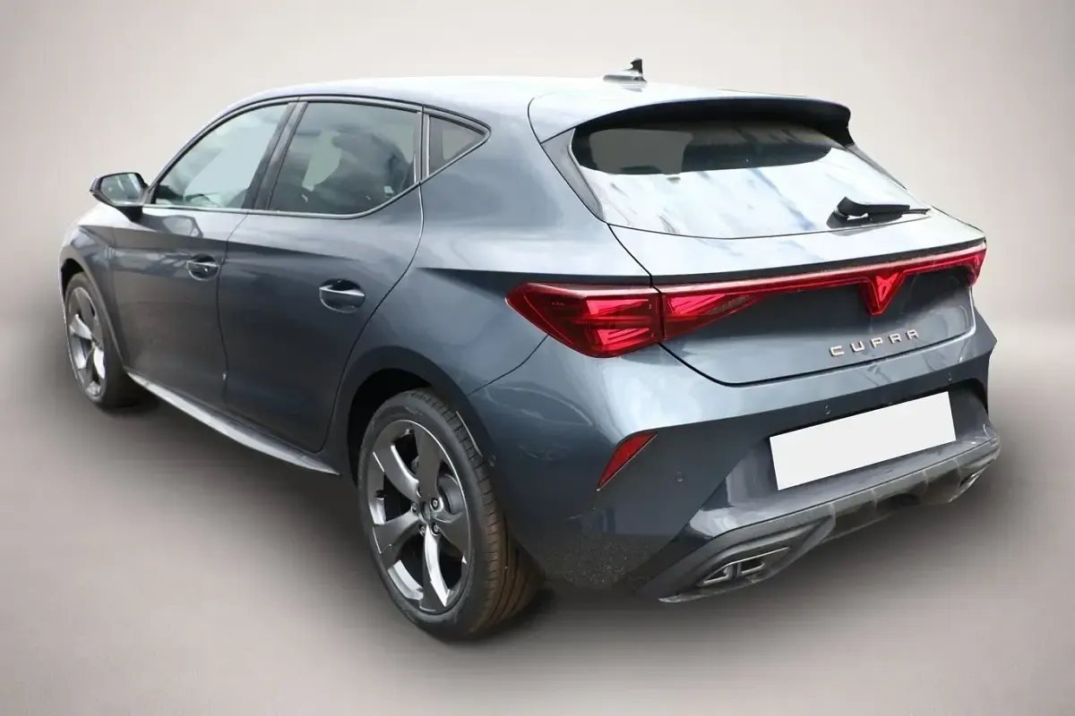Neu Cupra Leon 150 PS (110 kW) 2026 Grau Limousine