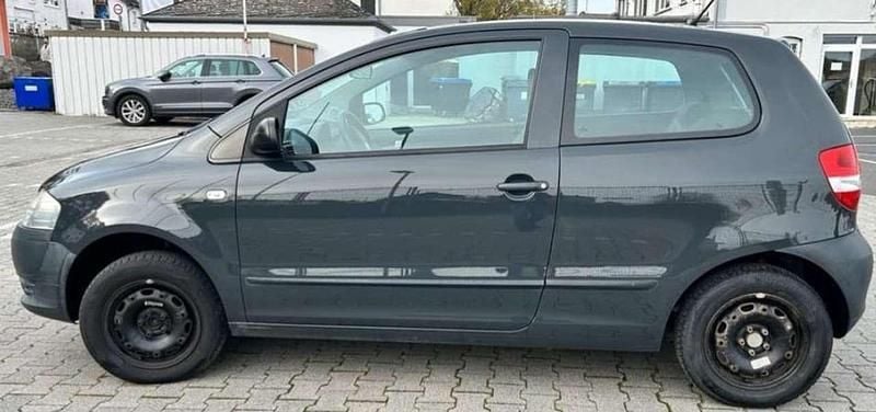 Second-hand VW Fox Style 75 CP (55 kW) 2010 Gri Hatchback