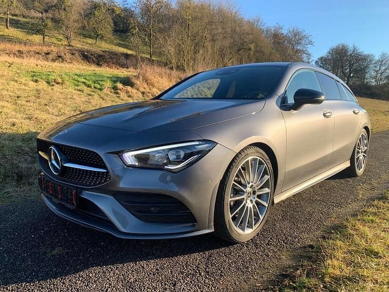 Grau Gebraucht 2020 Mercedes CLA180 Shooting Brake AMG line Kombi | 22.999 € (Superpreis) - Bild 1/4