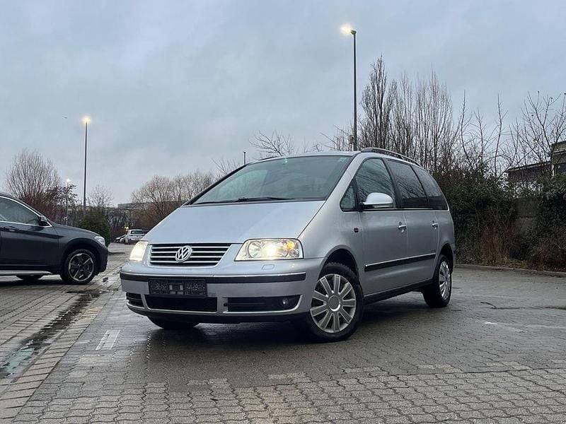 Gebraucht VW Sharan 140 PS (102 kW) 2010 Silber Van / Kleinbus