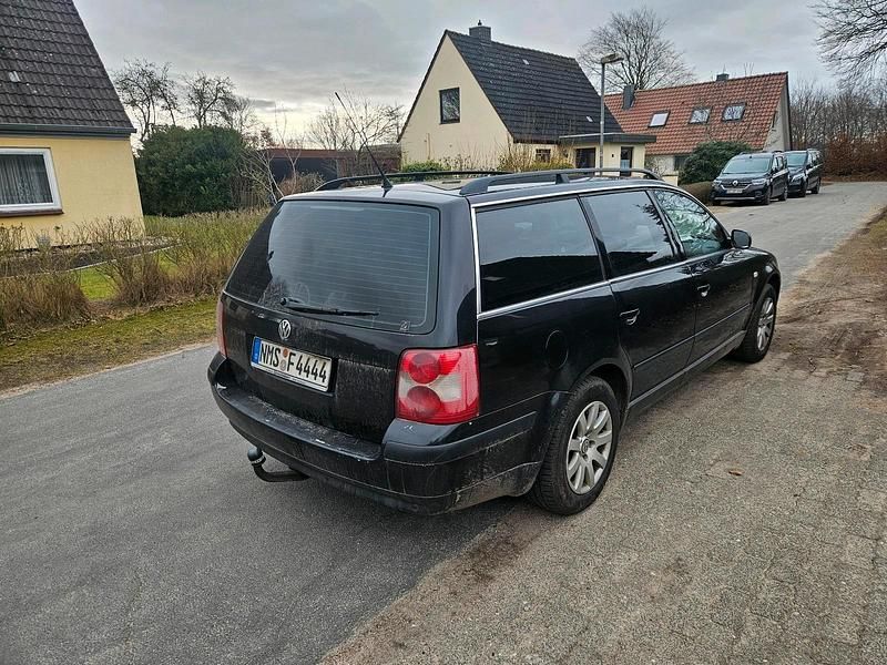 Second-hand VW Passat 131 CP (96 kW) 2004 Negru Break