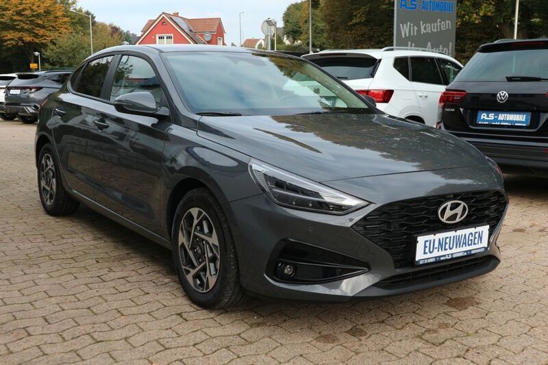 Ecotronic grey (pe2) Neu 2024 Hyundai i30 Limousine | 23.790 € (Fairer Preis) - Bild 1/4