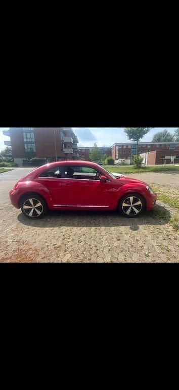 Gebraucht VW Beetle Design 105 PS (77 kW) 2014 Rot Kleinwagen