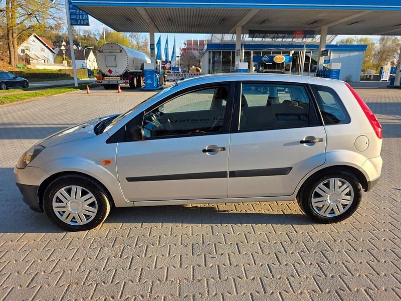 Gebraucht Ford Fiesta 60 PS (44 kW) 2006 Silber Kleinwagen