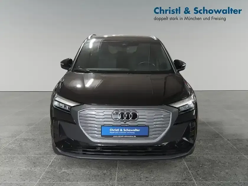 Gebraucht Audi Q4 e-tron S-Line 150 kW (204 PS) 2023 Mythosschwarz metallic SUV