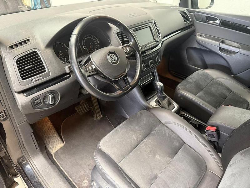 Gebraucht VW Sharan Highline 150 PS (110 kW) 2018 Deep black perleffekt Van / Kleinbus