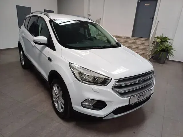 Gebraucht Ford Kuga Trend 120 PS (88 kW) 2019 Weiß SUV