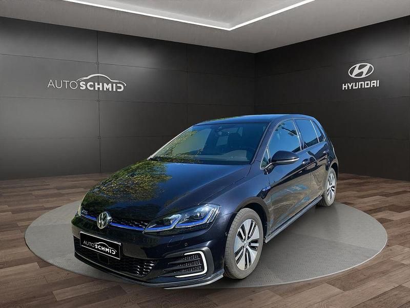 Deep black perleffekt Gebraucht 2017 VW Golf VII GTE Limousine | 15.290 € (Fairer Preis) - Bild 1/4