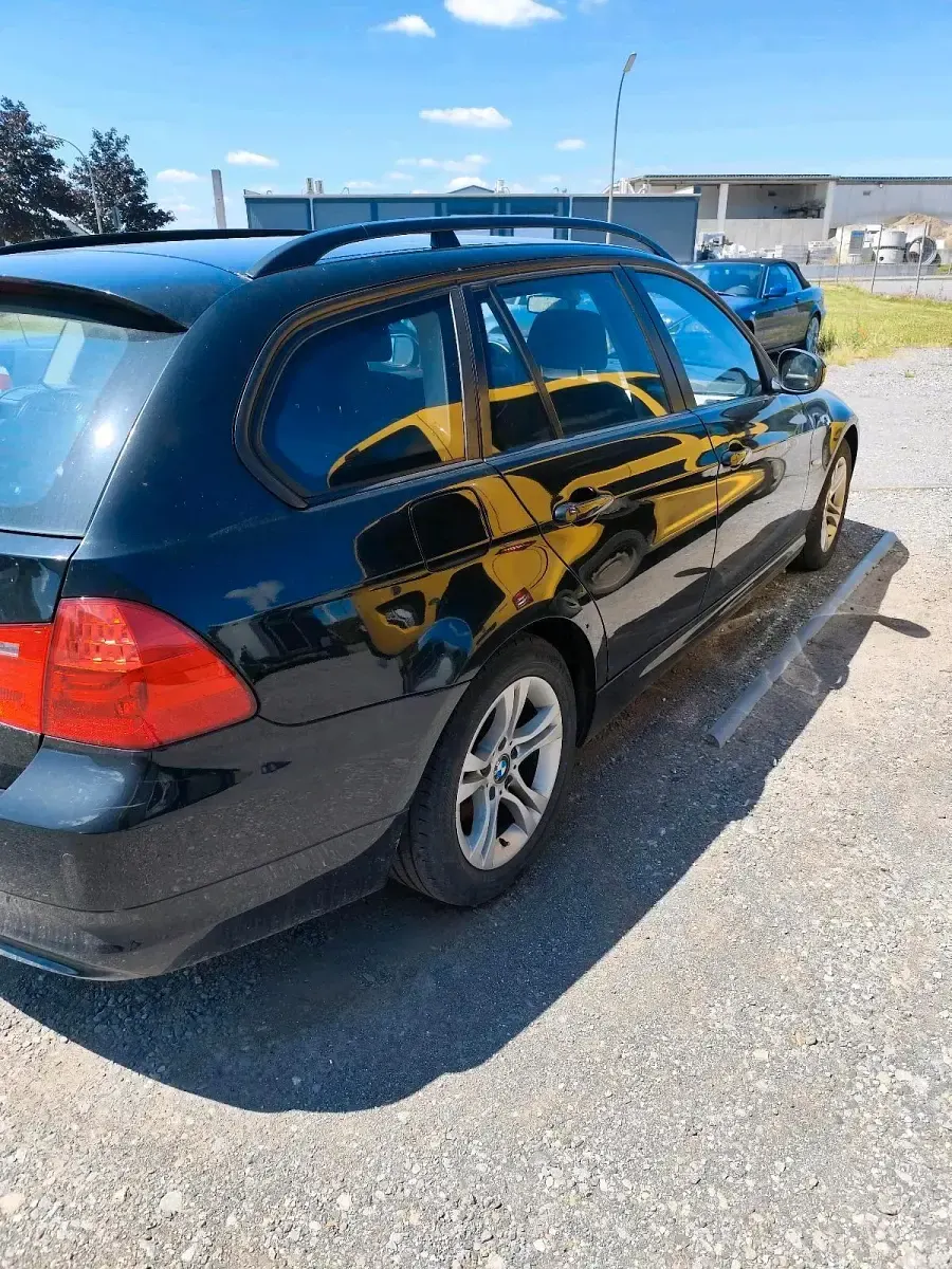 Gebraucht BMW 318 143 PS (105 kW) 2010 Schwarz Kombi
