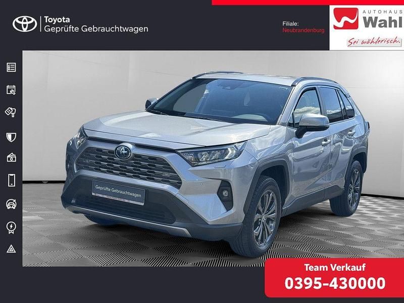 Lichtsilber metallic Gebraucht 2021 Toyota RAV4 Hybrid Team SUV | 29.900 € (Fairer Preis) - Bild 1/4