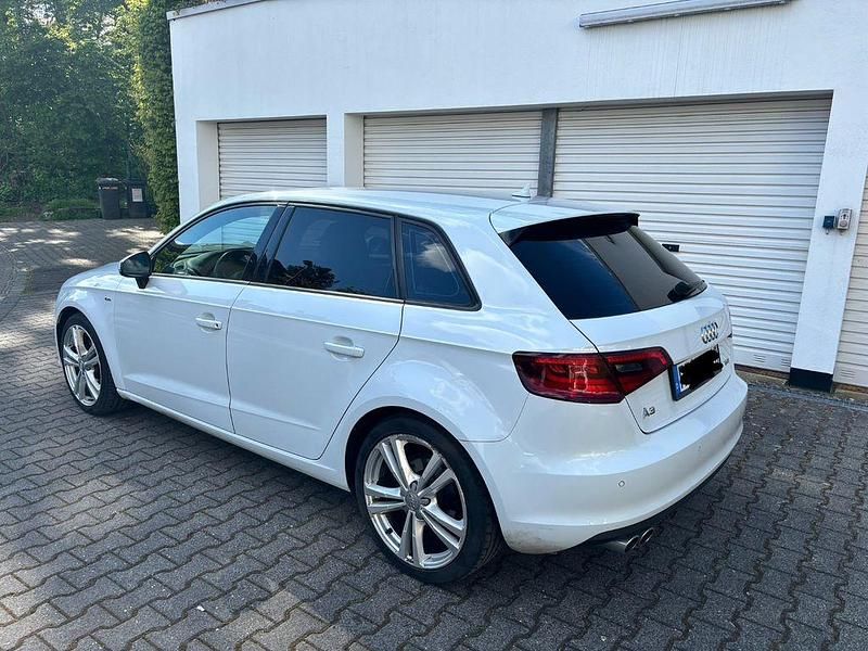 Weiß Gebraucht 2015 Audi A3 Sportback S-Line Kleinwagen | 10.999 € (Fairer Preis) - Bild 1/4