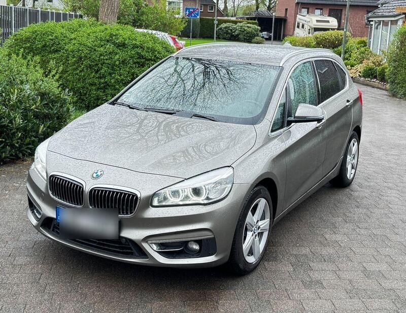 Silber Gebraucht 2015 BMW 218 Active Tourer Luxury Line Van / Kleinbus | 13.990 € (Fairer Preis) - Bild 1/4