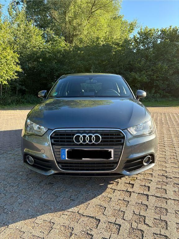 Grau Gebraucht 2012 Audi A1 Sportback S-Line Kleinwagen | 8.350 € (Fairer Preis) - Bild 1/4