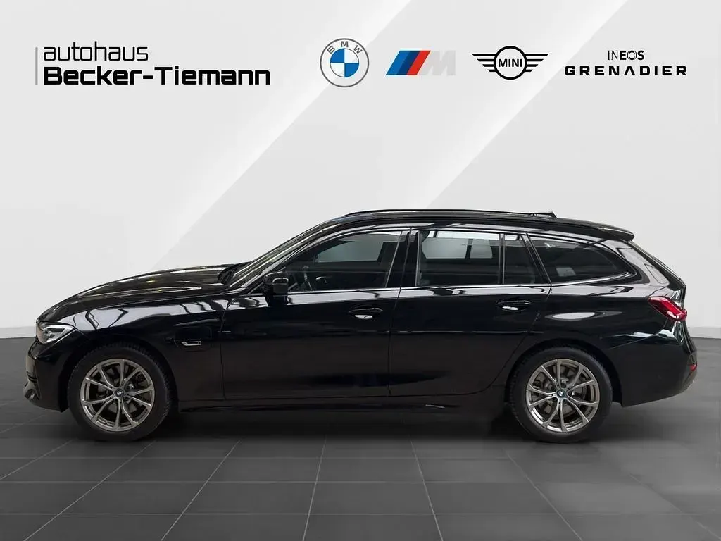 Gebraucht BMW 320e Sport Line 204 PS (150 kW) 2022 Schwarz Kombi