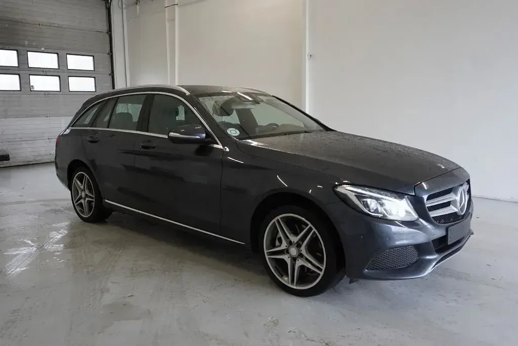 Gebraucht Mercedes C250 204 PS (150 kW) 2015 Grau Limousine