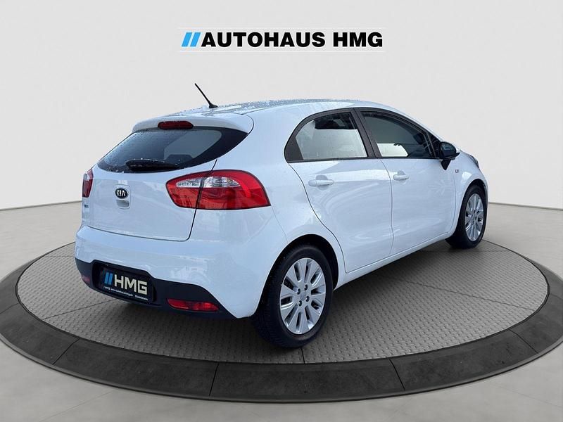 Gebraucht Kia Rio Edition 7 86 PS (63 kW) 2014 Weiß Kleinwagen