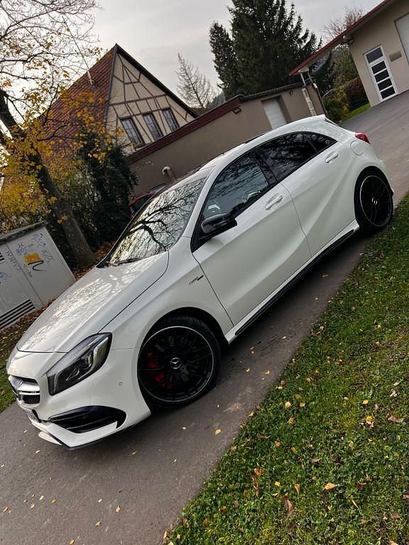 Weiß Gebraucht 2016 Mercedes A45 AMG AMG Limousine | 28.500 € (Etwas zu teuer) - Bild 1/4
